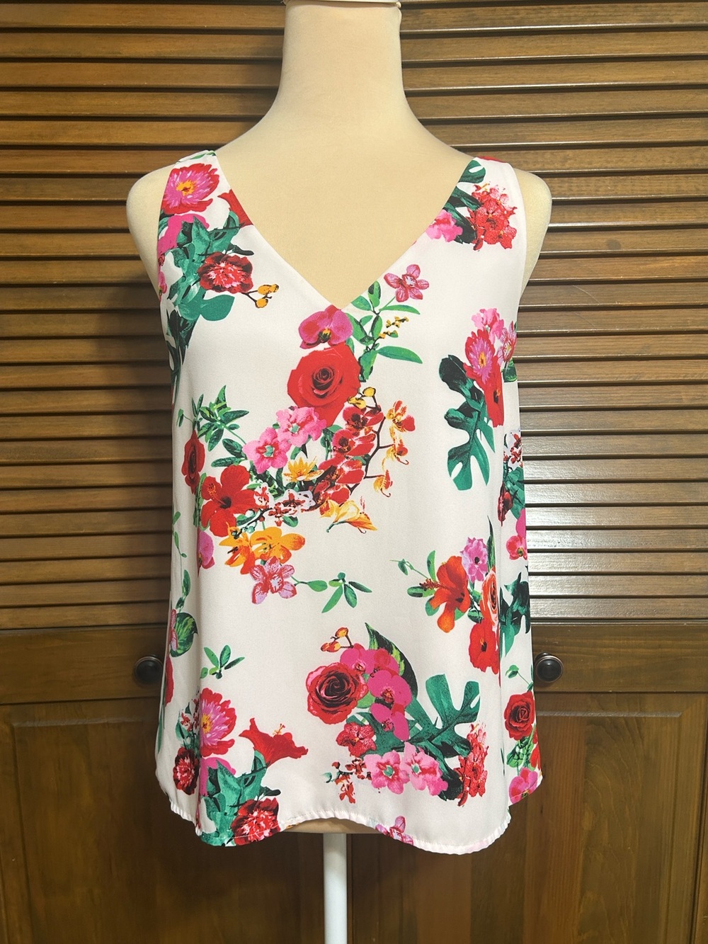 Express Floral V-Neck Sleeveless Blush Blouse Pink Green Red Size S